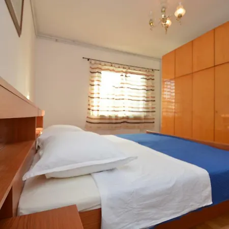 Apartment Bandira Vir