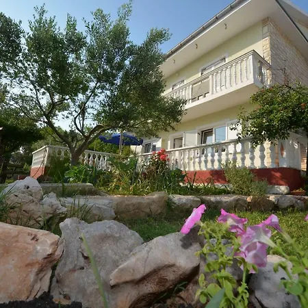 Apartment Bandira Vir