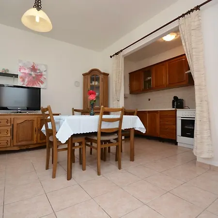 Apartment Bandira