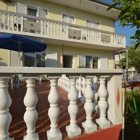 Apartment Bandira Vir