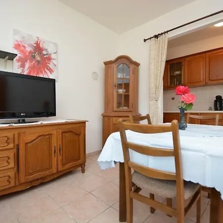 Apartment Bandira Vir
